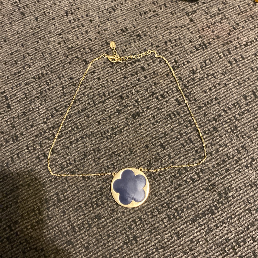 Marlyn Schiff Gold Necklace With Navy Flower